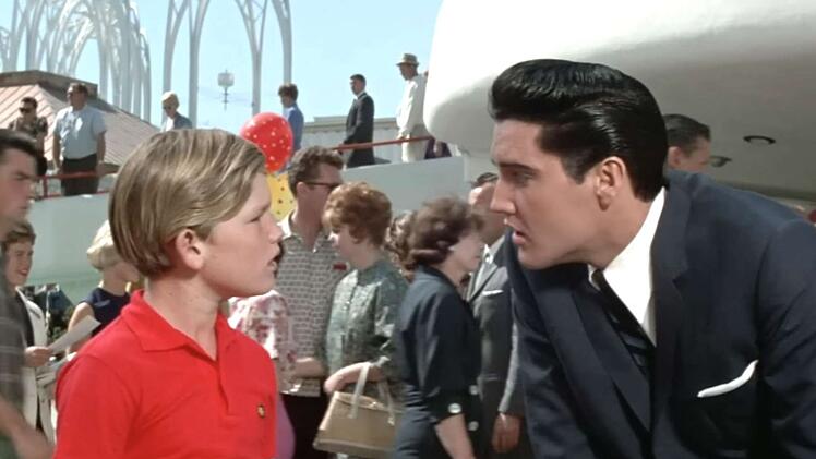 Elvis Presley (rechts) wirkte in &uuml;ber 30 Spielfilmen mit. Einmal traf er dabei auch auf den jungen Kurt Russell, der einen besonderen Auftrag von ihm erhielt.