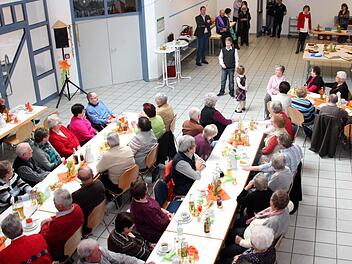 Gebannt lauschten die Senioren dem Gesang von Philipp Tietze. Foto: Johanna Blum
