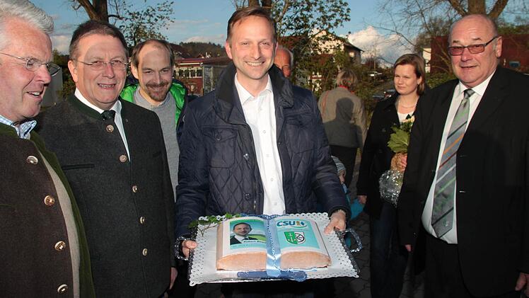 Robert Bosch feiert seinen Wahlsieg. Foto: Jürgen Gärtner