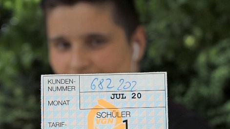 Solche Monatskarten für Schüler wird es im neuen Schuljahr nicht mehr geben.