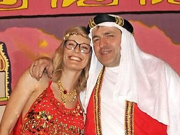 Die Moderatoren "Bezaubernde Binie" (Sabine Leinweber) und "Mülladin" (Matthias Müller) Fotos: Birgit Will