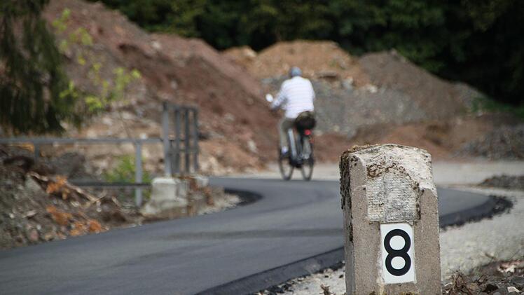 Noch ist der neue Rhönexpress-Bahnradweg nicht fertig. Genutzt wird er dennoch schon eifrig. Foto: Ulrike Müller