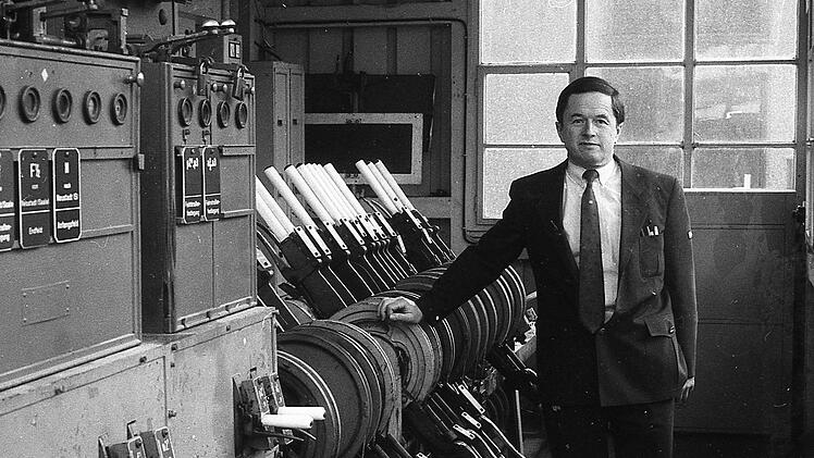 Das Foto zeigt Adolf Kieslich im Februar 1994. Damals war er Fahrdienstleiter in Münnerstadt. Archiv/Heike Beudert