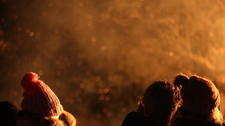 Symbolbild: Lagerfeuer, Garten