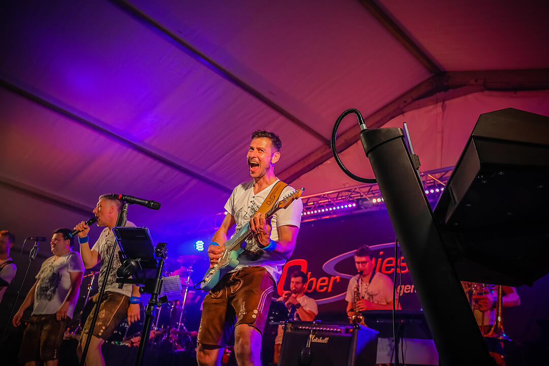 Samstagsparty im Festzelt!