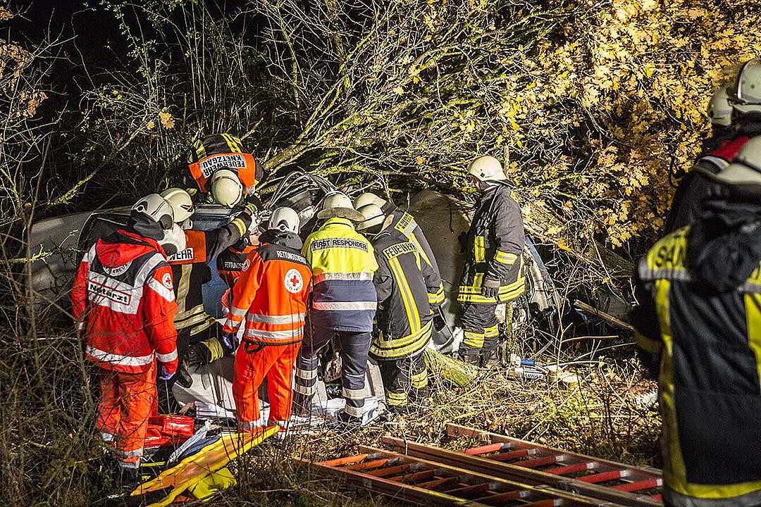 Haßfurt: Fahrer nach Unfall auf der A70 stundenlang eingeklemmt