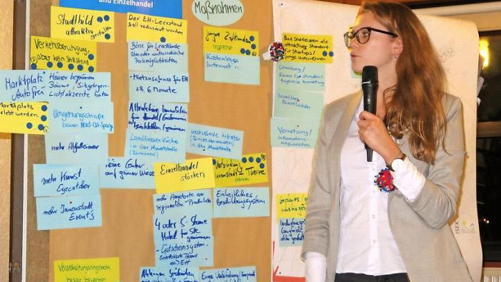 Die Abschlussbesprechung im Bereich "Wirtschaft-Tourismus-Einzelhandel" hält Jennifer Ganek.