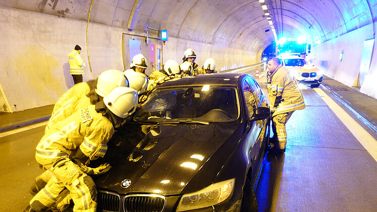 Unfall auf A70, Tunnel "Schwarzer Berg"