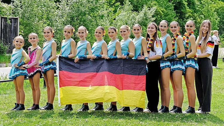 Die TV-Mannschaft: (v. l.) Nahla Lazarz, Ella Schwemmlein, Emma Mahr, Emma Zettelmeier (Zell), Marie Klauer (Knetzgau), Sarah Neureuther, Hannah Rüger (Knetzgau), Anna-Lea Göb, Charlotte Sündermann (Solo/Augsfeld), Rosa Schneider (Trainerin), Nele...