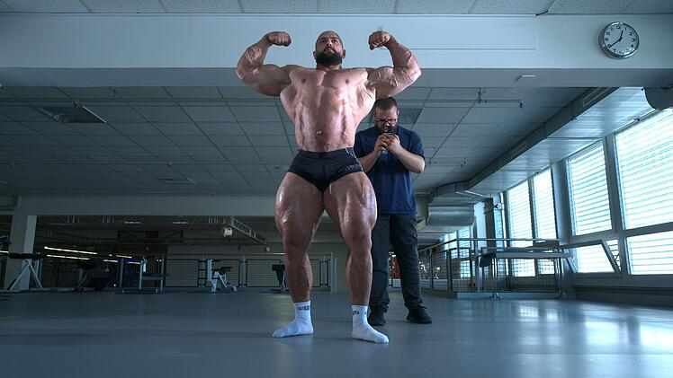 Bodybuilder Maik l&auml;sst sich f&uuml;r seinen Traumk&ouml;rper coachen.