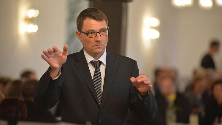 Harald Streit von der städtischen Musikschule ...