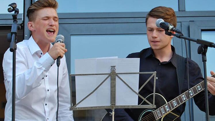 Musiker des Schulband rockten zum Abschied.  Foto: Sigismund von Dobschütz