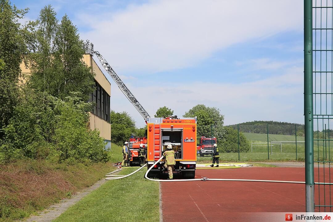 Kreis Hof: Photovoltaikanlage auf Schuldach fängt Feuer
