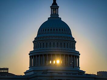 US-Midterms - Sonnenaufgang hinter dem Kapitol