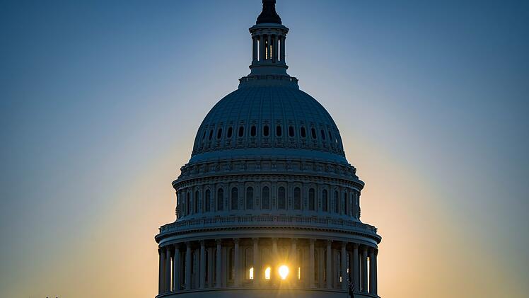 US-Midterms - Sonnenaufgang hinter dem Kapitol