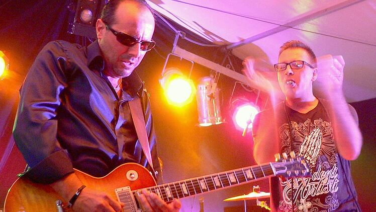 Auch die Italiener haben den Blues. Jimi Barbiani (links) und Gianni Massarotto rocken mit ihrer Band die Jubiläums-Blues Tage.