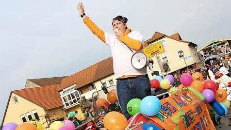 Die Wasserwacht Ebensfeld war mit vielen Luftballons auf ihrem Wagen unterwegs.
