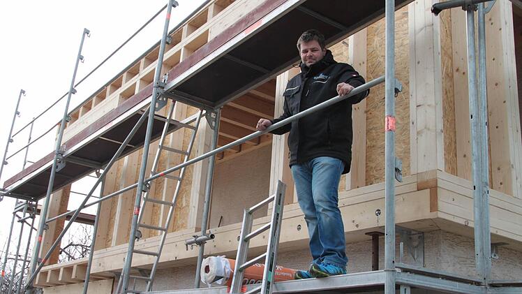 Sanierung gehören zum Portfolio der Firma Solagent - im Bild Firmengründer Jörg Lauterbach. Foto: Jürgen Gärtner