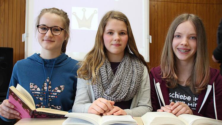 Vorleser aus dem Landkreis (v.l.): Annika Geiger, Friederike Ruß (beide aus der Realschule Herzogenaurach) und Jule Rehn (Realschule Höchstadt)