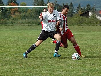Ein Wildfleckener im Trikot des SCK Oberwildflecken: Felix Frank sorgt in der Offensive der neu gegründeten Spielgemeinschaft für Impulse. Archivfoto: Sebastian Schmitt-Mathea