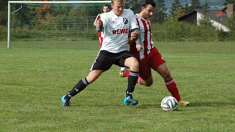 Ein Wildfleckener im Trikot des SCK Oberwildflecken: Felix Frank sorgt in der Offensive der neu gegründeten Spielgemeinschaft für Impulse. Archivfoto: Sebastian Schmitt-Mathea