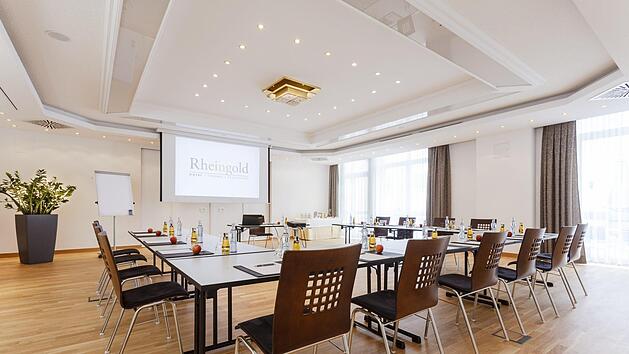 Gro&szlig;e offene R&auml;ume, eine gute Verpflegung und Sightseeing in einem? Das alles haben die Tagungshotels in Bayreuth zu bieten! Foto: Hotel Rheingold Bayreuth