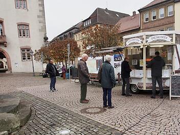 Familie Krawczyk will Ende Februar wieder mit dem Imbisswagen auf den Hammelburger Marktplatz zur&uuml;ckkehren.  Foto: Bianca Volkert