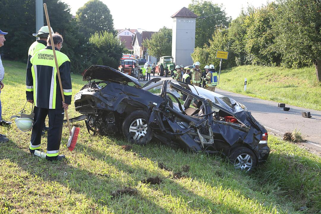 Schmerldorf: 20-Jähriger bei Unfall aus Auto geschleudert und schwerst verletzt
