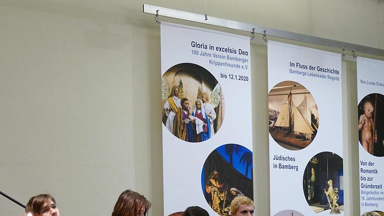 Der "Knabenchor Bruncvik" erfreute die Ausstellungs-Besucher mit Adventsliedern. Foto: Marion Krüger-Hundrup