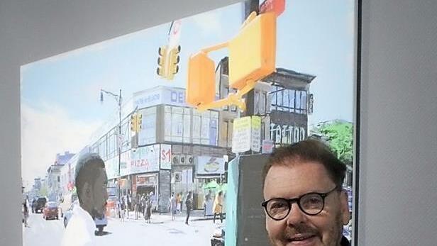 Wolfgang Hock vor einem seiner Werke bei "Kunst im Treppenturm"  Foto: privat