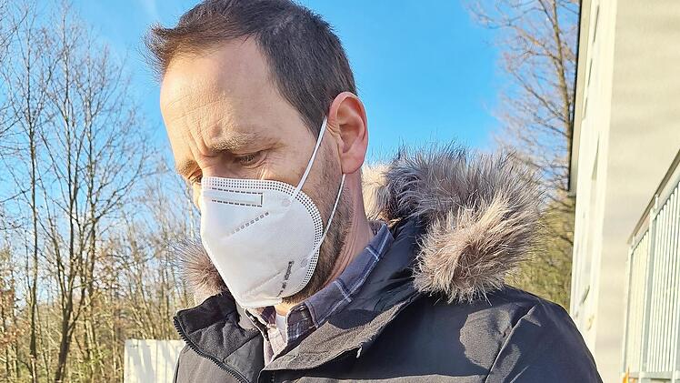 Holger Stöhr führte vor der Sitzung selbst einen Schnelltest durch.