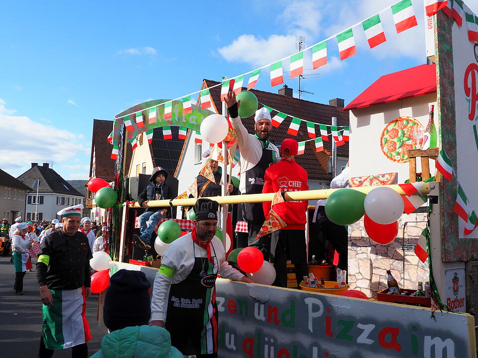 Wildes Faschingstreiben in Steinach an der Saale.