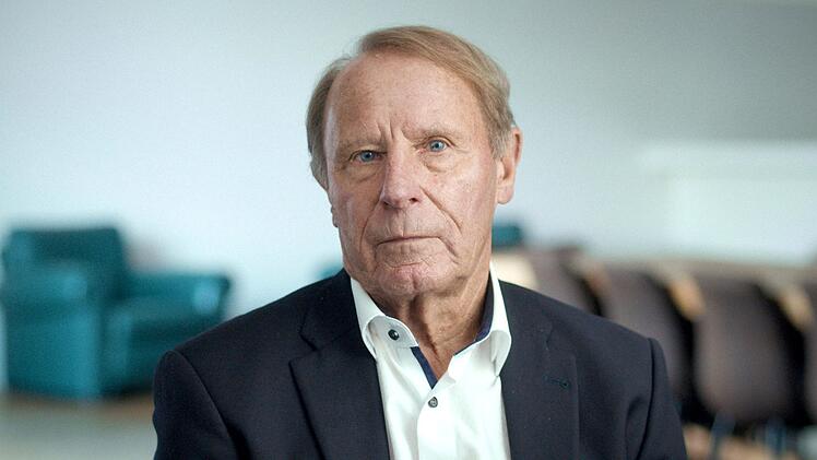 Der Job von Bundestrainer Berti Vogts rund um die WM 1994 in den USA muss die H&ouml;lle gewesen sein. Die sehenswerte Doku "Elf Helden - Ein Albtraum" zeigt, wie Vogts damals quasi von allen Seiten - Spieler, Medien, deutsche &Ouml;ffentlichkeit - der L&auml;cherlichkeit preisgegeben und angefeindet wurde. Zwei Jahre sp&auml;ter wurde er Europameister.