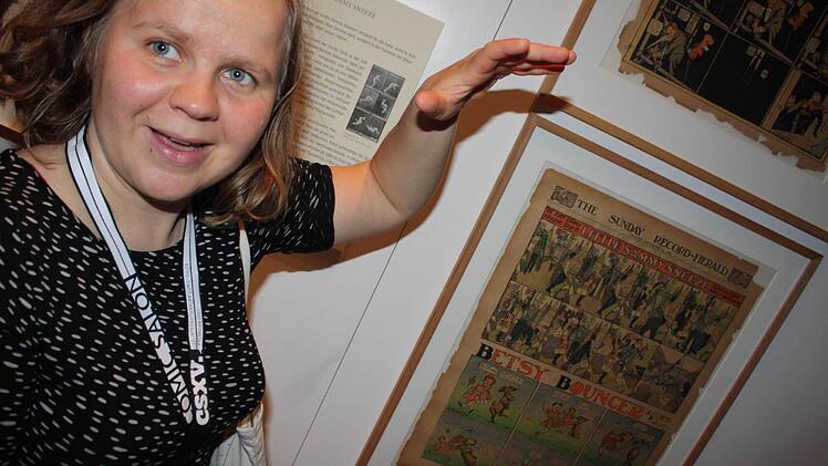 Die Finnin ist begeistert von der Ausstellung mit Werken von Winsor McCay.