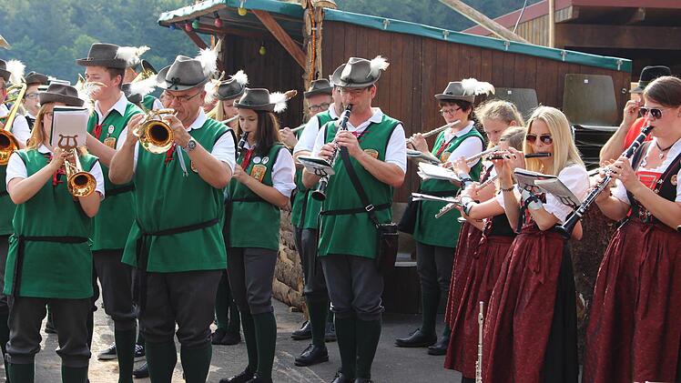 Impressionen der Jubiläumsfeier der Blaskapelle Oberbach. Foto: Sebastian Schmitt