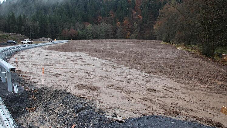 An der Felsnase wird die Fläche eingeebnet.  Foto: Friedwald Schedel