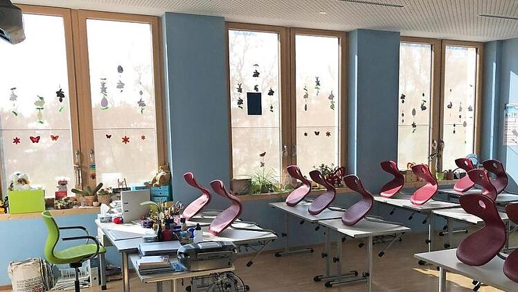 Von außen hübsch anzusehen, aber innen viel zu hell: Ein Sonnenschutz wie im neuen Pavillon der Carl-Platz-Schule (Foto) sei im Rathaus wohl doch nicht so angebracht, meint die Verwaltung. Deshalb soll der Beschluss vom März 2018 aufgehoben werden.  Foto: Stadt