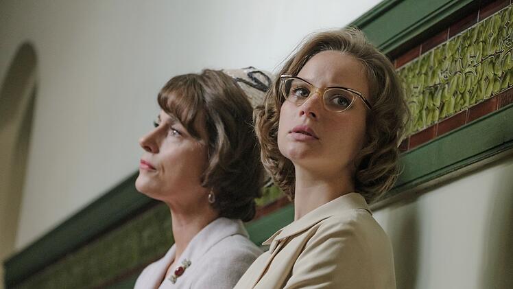 Monika Schöllack (Sonja Gerhardt, rechts) und ihre Mutter (Claudia Michelsen) haben ein schwieriges Verhältnis.