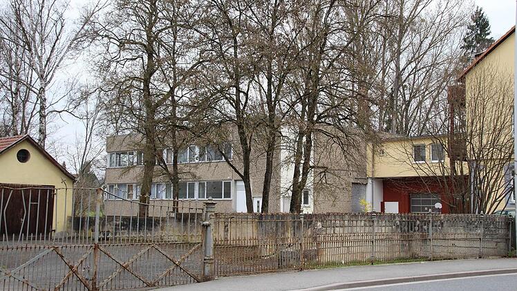 In dem ehemaligen Bürogebäude an der Rodacher Straße in Neuses sollen asylsuchende Familien ein neues Zuhause finden. Der Bürgerverein des Coburger Stadtteils steht dem Thema aufgeschlossen gegenüber. Foto: Ulrike Nauer