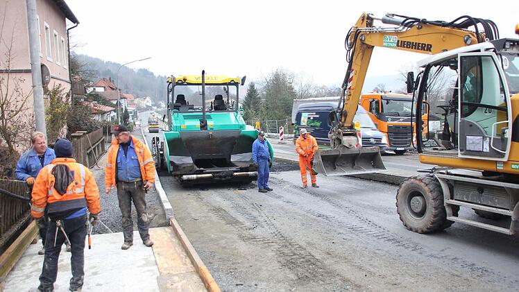 Das Reststück der Bundesstraße 85 wird asphaltiert.  Foto: Friedwald Schedel