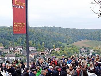 Der Ramsthaler Gemeinderat muss sich mit der Nutzung des neuen Aussichtspunktes "Terroir f" beschäftigen. Die beiden Gemeinderäte Edwin Metzler und Reiner Keller haben eine Platzordnung entworfen, die sie dem Gremium vorstellten. Foto: Archiv/Gerd Schaar