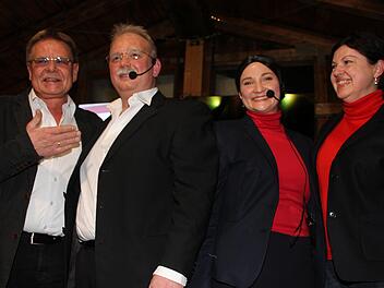 Die Originale waren von "ihren" Doppelgängern begeistert: Wolfgang Beiergrößlein mit Double Martin Bittruf und Angela Hofmann mit Tina-Christin Rüger. Foto: Sonny Adam