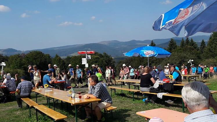 Der Rhönklub-Zweigverein Würzburg feierte das 80-jährige Bestehen des Würzburger-Karl-Straub-Hauses. Foto: Elfriede Höglmeier