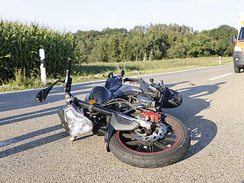Unfall in Tennenlohe: Fahrer eines Sattelzug &uuml;bersieht Motorradfahrer