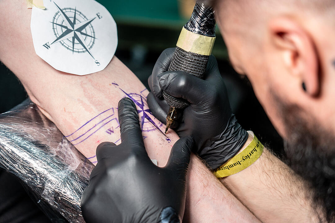 Mit vielen Top Tattookünstlern und Händlern.