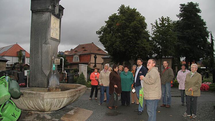 Der Marienbrunnen wurde erst 1923 an seine heutige Stelle versetzt.