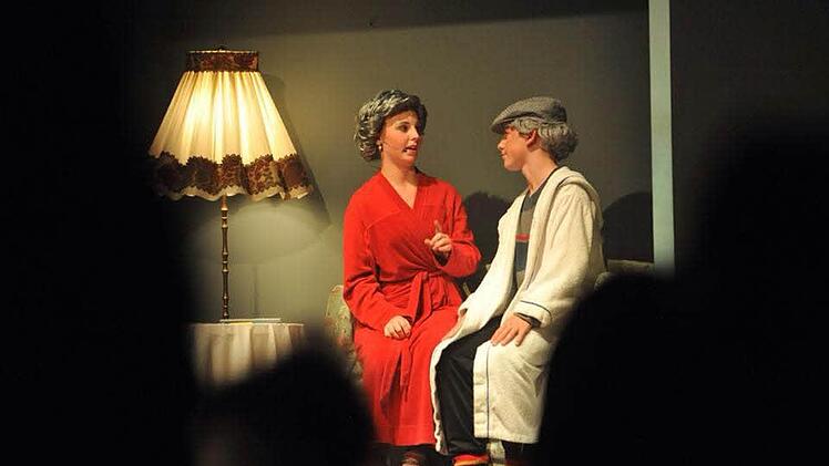 Große Show: Beim diesjährigen Musicalprojekt der Realschule Coburg II geht es nach New York. Für die Abschlussvorstellung am morgigen Sonntag gibt es noch Restkarten an der Abendkasse. Foto: Hagen Lehmann