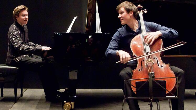 Faszinierend intensiver musikalischer Dialog: Nicolai Gerassimez am Klavier und Wassily Gerassimez am Violoncello. Foto: Jochen Berger