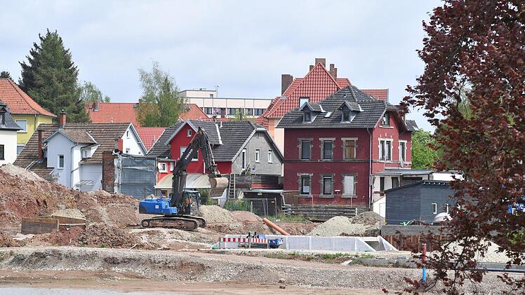 Derzeit wird der Baugrund auf dem Areal zwischen Kanonenweg, Kalenderweg und der Bahnlinie vorbereitet.Ronald Rinklef