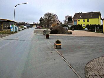 Für den Kinderhort und die Grundschule in Lanzendorf soll eine Bring- und Holzone mit einem Wendekreis am Ende der Ortsstraße Am Bahnhof eingerichtet werden. Foto: Werner Reißaus